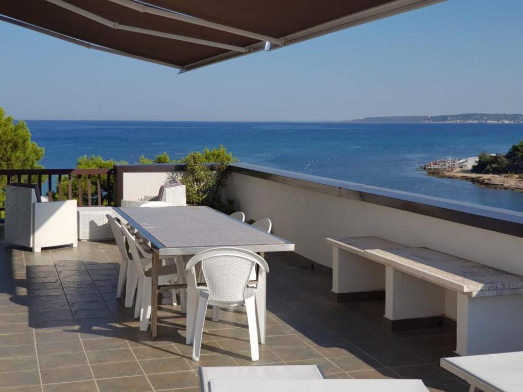 Suite Con Terrazzo Sul Mare E Discesa In Spiaggia A Gallipoli Exterior photo