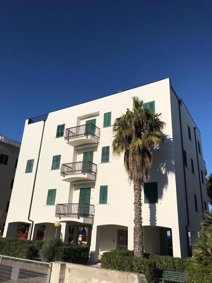 Suite Con Terrazzo Sul Mare E Discesa In Spiaggia A Gallipoli Exterior photo