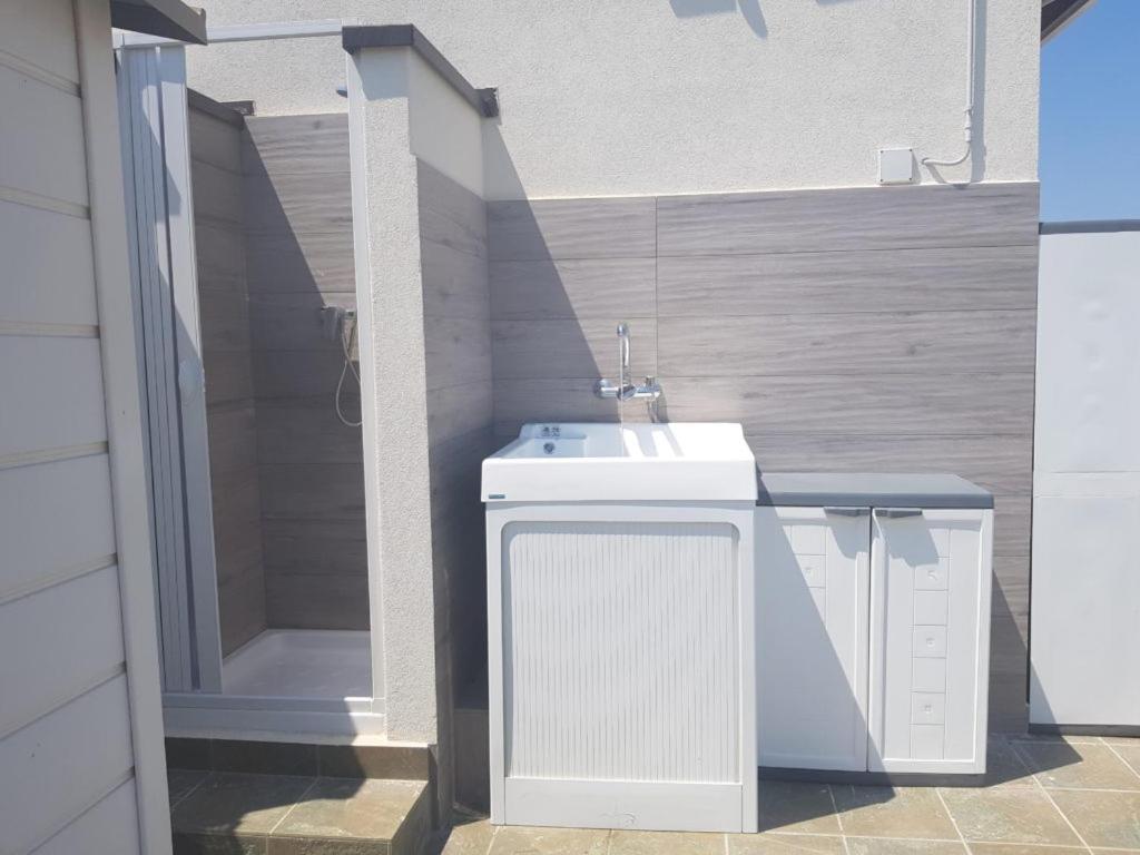 Suite Con Terrazzo Sul Mare E Discesa In Spiaggia A Gallipoli Exterior photo
